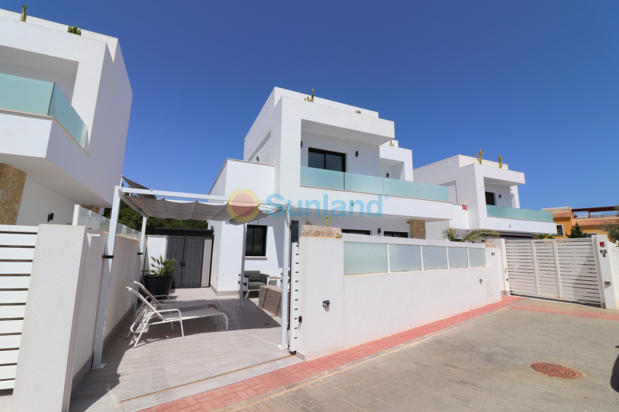 Resale - Villa - Los Montesinos - 