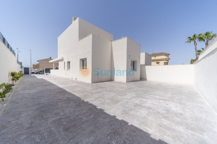 Resale - Villa - Torrevieja - Aguas Nuevas