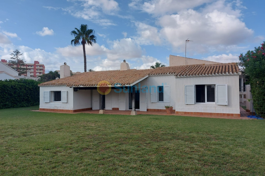 Resale - Villa - La Manga del Mar Menor - 