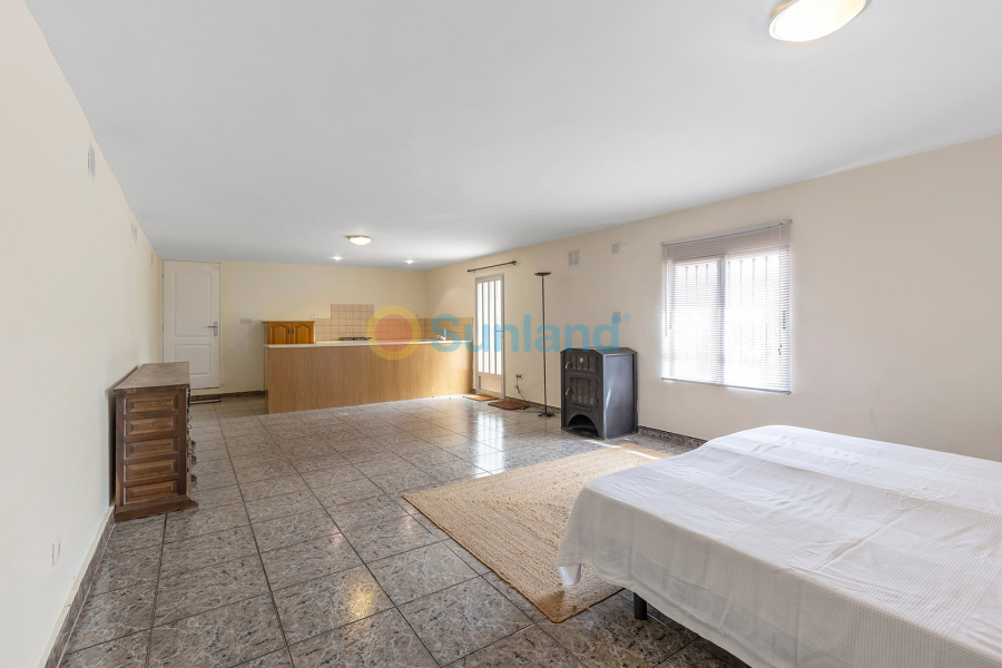 Resale - Villa - Albatera