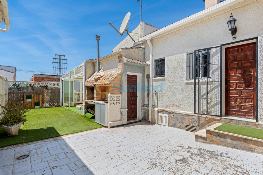 Resale - Villa - Torrevieja