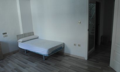 Alquiler a largo plazo - Adosado - Crevillente