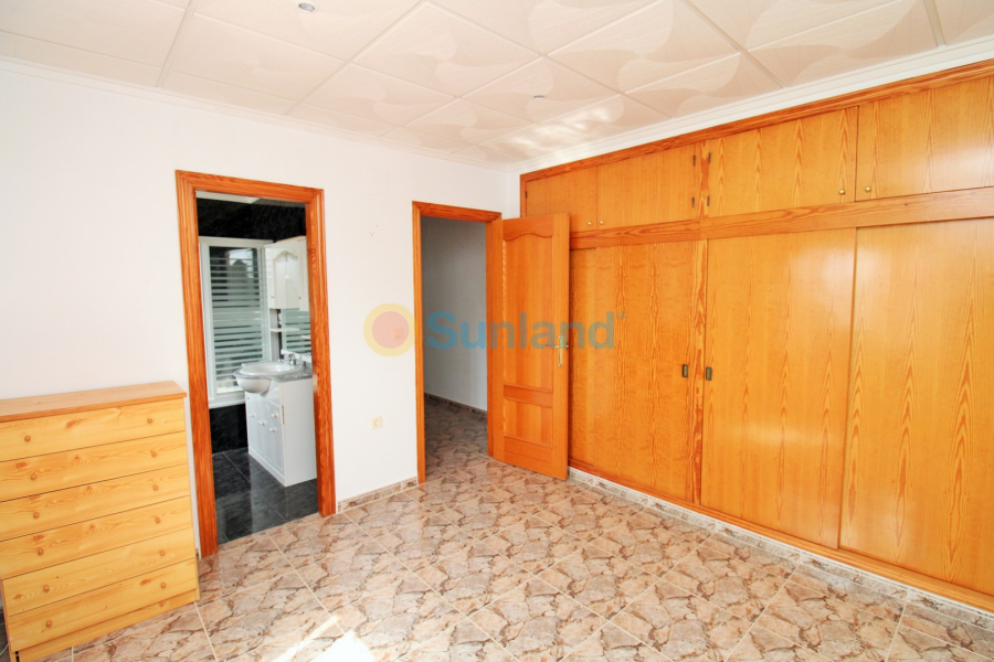 Resale - Commercial - Villamartin