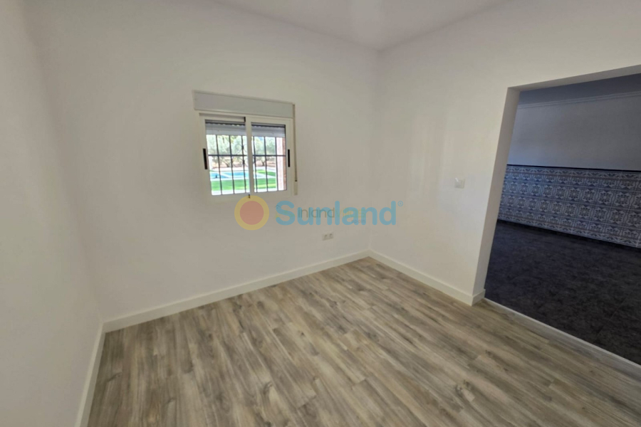 Resale - Villa - Hondón de las Nieves - 