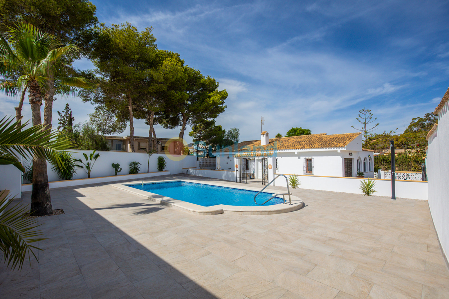 Resale - Villa - Torrevieja - Los Balcones