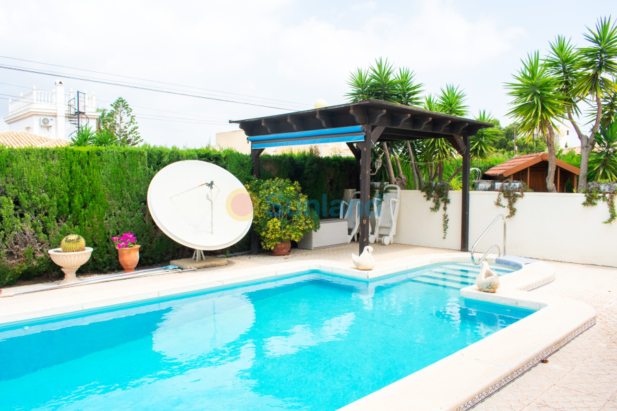 Använda fastigheter - Villa - Orihuela Costa - MUY CERCA DE LA PLAYA