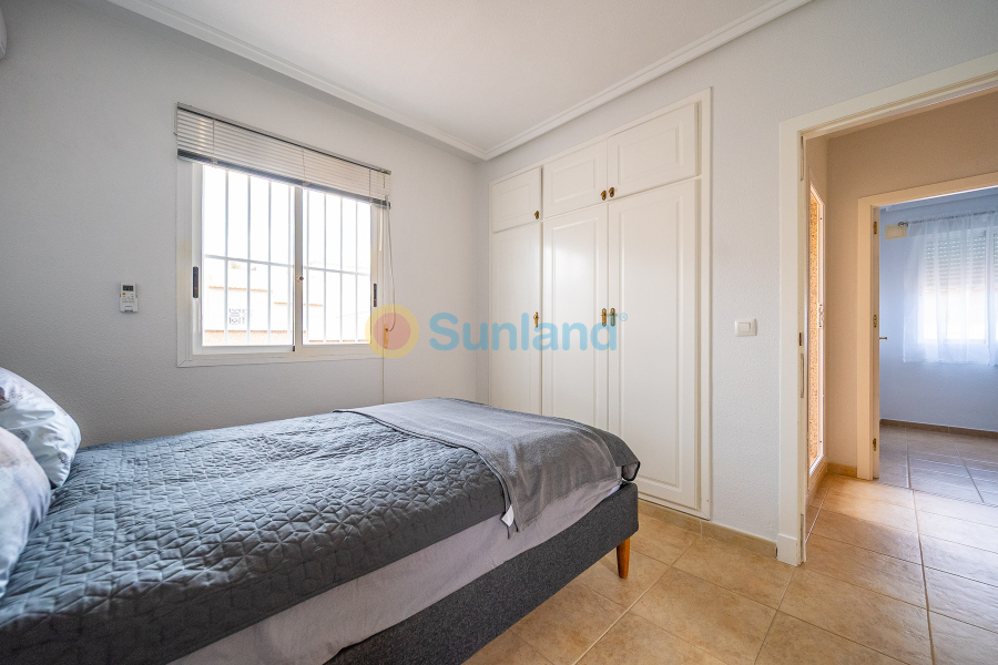 Resale - Casa de Pueblo - Torrevieja - Aguas Nuevas