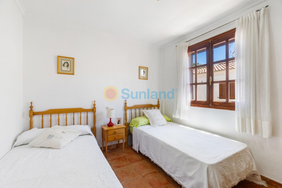 Resale - Bungalow - Pilar de la Horadada - Mil Palmeras