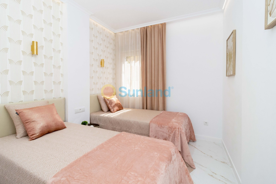 Resale - Townhouse - Torrevieja - Aguas Nuevas