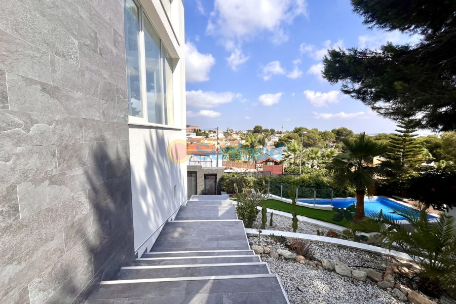 Resale - V - Los Balcones