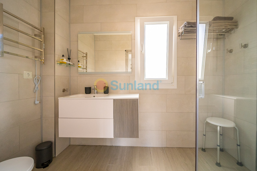 Resale - Casa de Pueblo - Torrevieja - Aguas Nuevas
