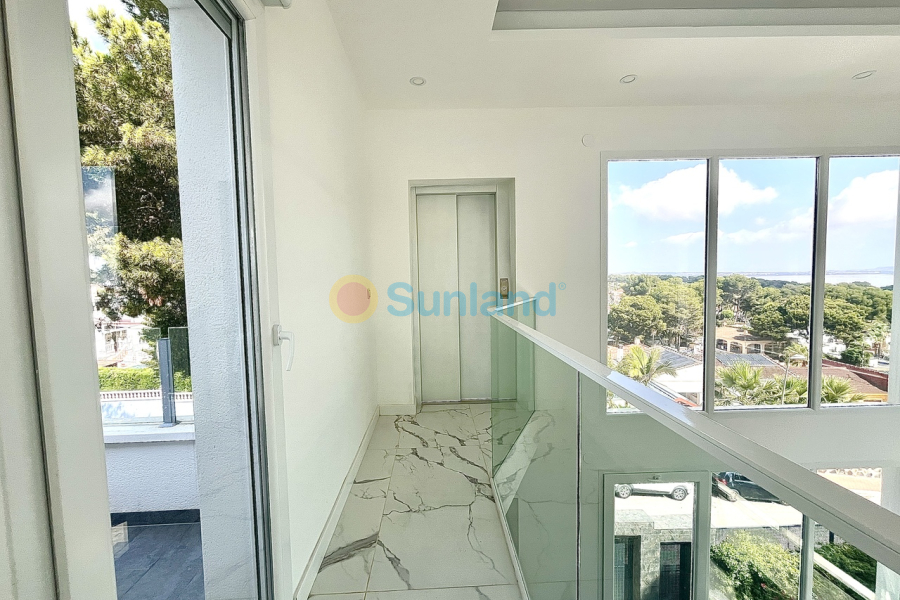 Resale - V - Los Balcones