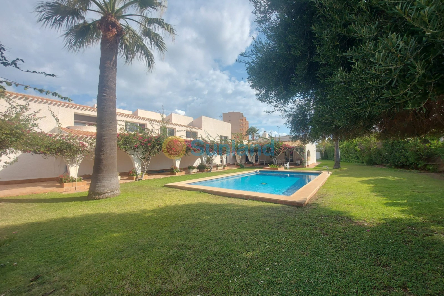 Resale - Villa - La Manga del Mar Menor - 