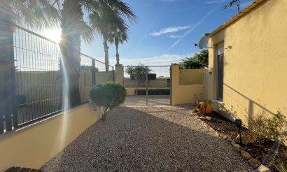 Resale - Finca / Country Property - Elche - Las Bayas