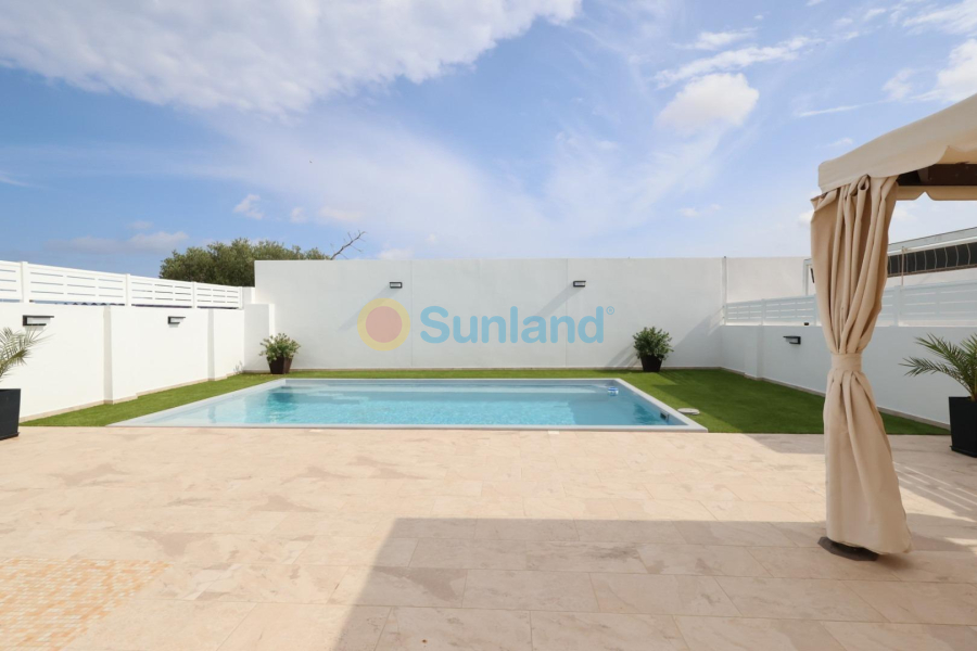 Segunda mano - Chalet - Torrevieja - San Luis