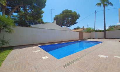 Resale - Villa - Cabo Roig