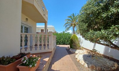 Resale - Villa - Cabo Roig