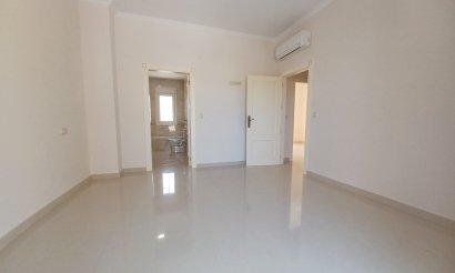 Resale - Villa - Cabo Roig