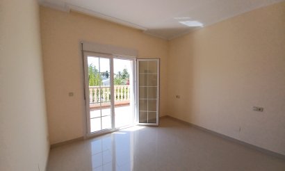 Resale - Villa - Cabo Roig