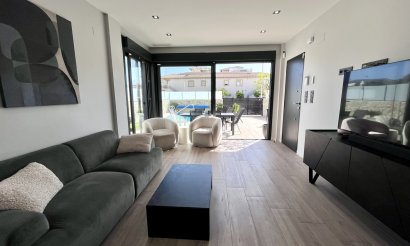 Resale - Villa - Playa Flamenca - 