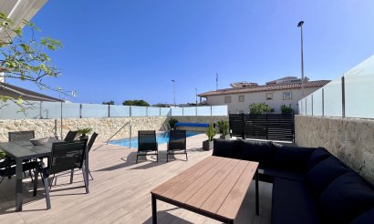 Resale - Villa - Playa Flamenca - 