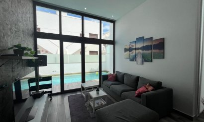 Resale - Villa - Los Balcones - 