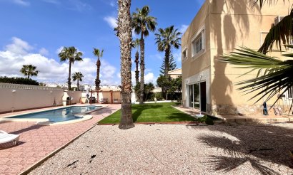 Resale - Villa - La Zenia - 