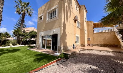 Resale - Villa - La Zenia - 