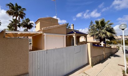 Resale - Villa - La Zenia - 