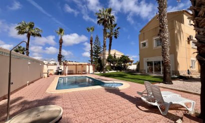 Resale - Villa - La Zenia - 