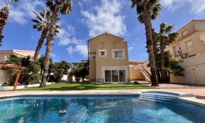 Resale - Villa - La Zenia - 