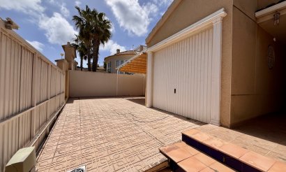 Resale - Villa - La Zenia - 