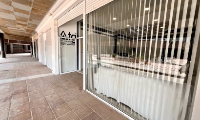 Resale - Commercial - Playa Flamenca - 
