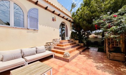 Resale - Villa - La Zenia - 