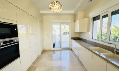 Resale - Villa - La Zenia - 