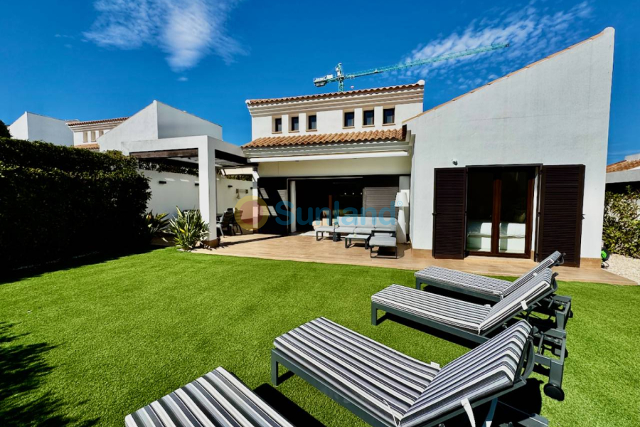 Resale - Villa - La Finca Golf