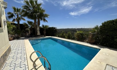 Resale - Villa - Villamartin