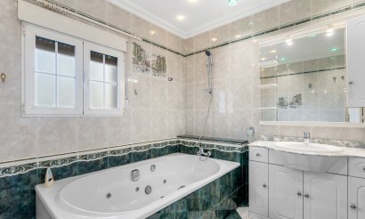 Använda fastigheter - Villa - Torrevieia - Torrevieja