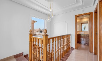 Resale - Villa - Torrevieia - Torrevieja