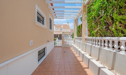 Resale - Villa - Torrevieia - Torrevieja