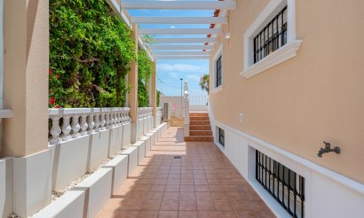 Resale - Villa - Torrevieia - Torrevieja