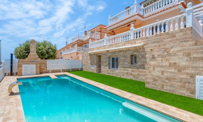 Resale - Villa - Torrevieia - Torrevieja