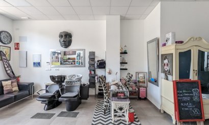 Resale - Commercial - Lo Crispin