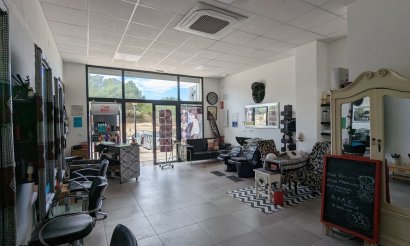 Resale - Commercial - Lo Crispin