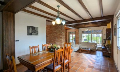 Resale - Villa - Mil Palmeras - 