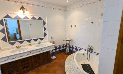 Resale - Villa - Mil Palmeras - 