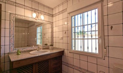 Resale - Villa - Mil Palmeras - 