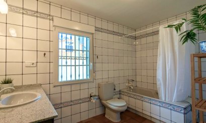 Resale - Villa - Mil Palmeras - 