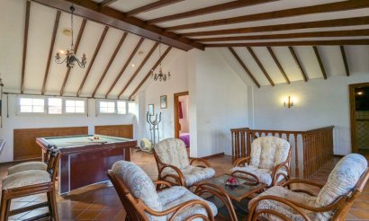 Resale - Villa - Mil Palmeras - 