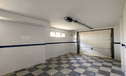 Resale - Villa - Mil Palmeras - 